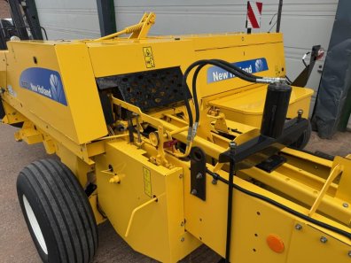 New Holland BC5070 conventional baler