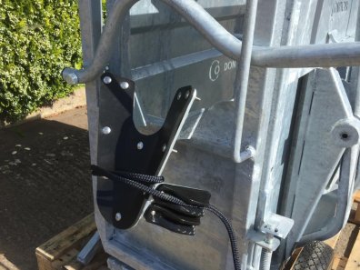 Condon Engineering dehorning crate
