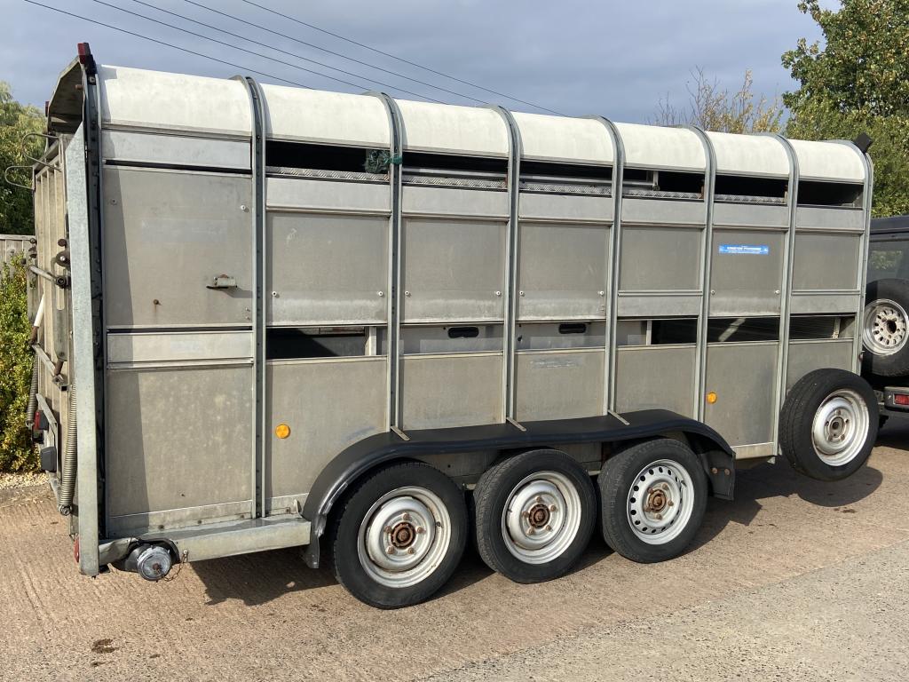 Ifor Williams TA510 14ft livestock trailer