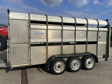 Ifor Williams TA510 14ft livestock trailer