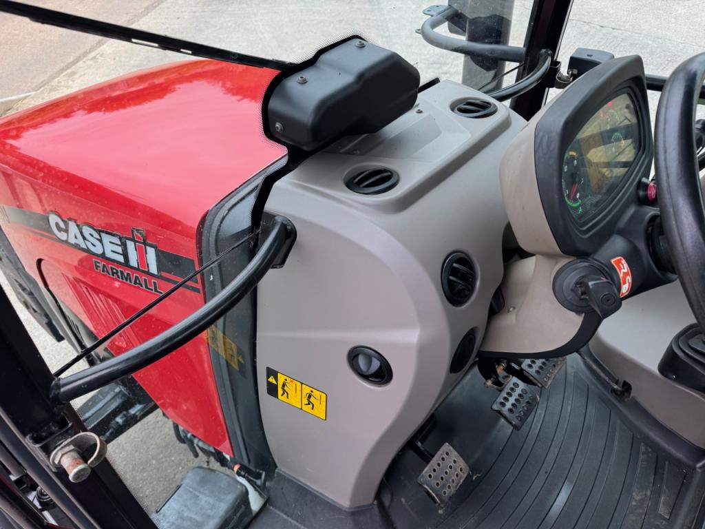 Case Farmall 105U