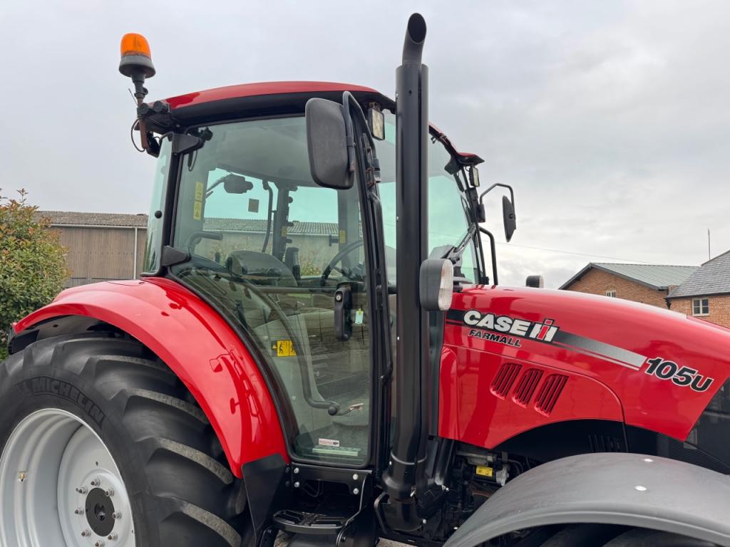 Case Farmall 105U