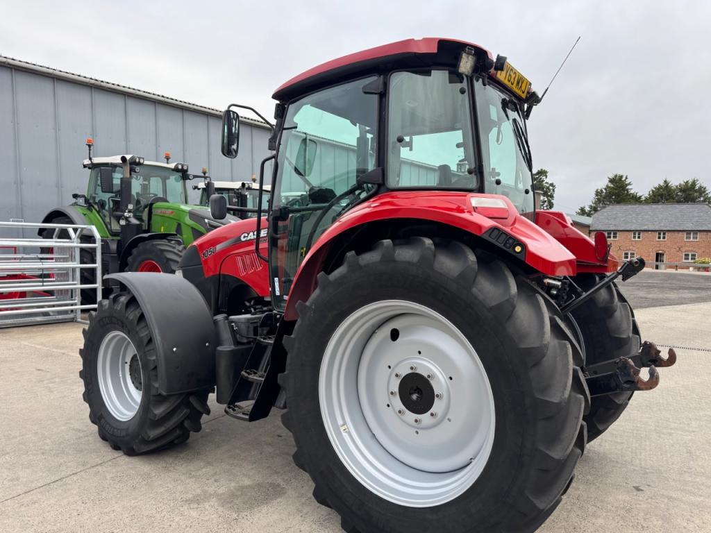 Case Farmall 105U