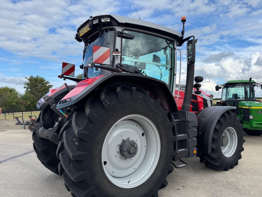 Massey Ferguson 8S.305