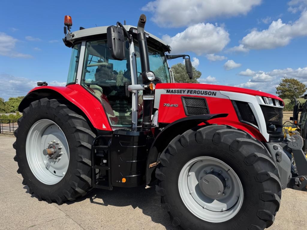 Massey Ferguson 7S.210