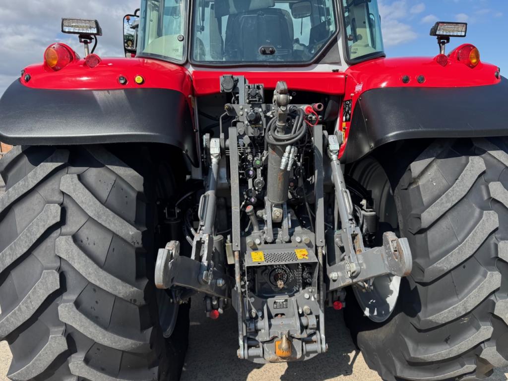 Massey Ferguson 7S.210