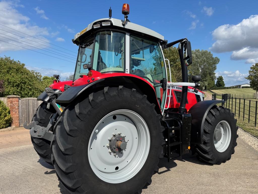 Massey Ferguson 7S.210