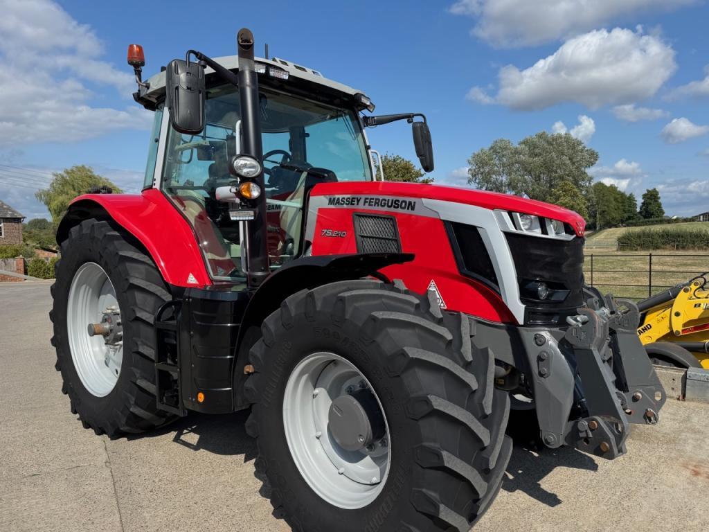 Massey Ferguson 7S.210
