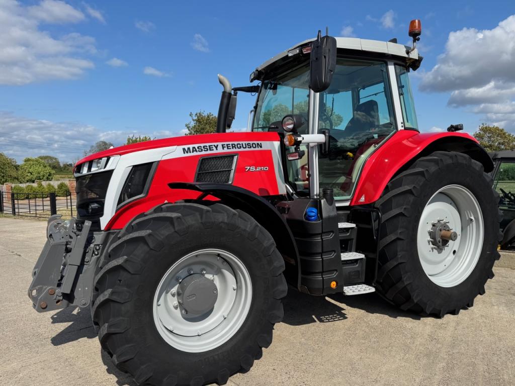 Massey Ferguson 7S.210