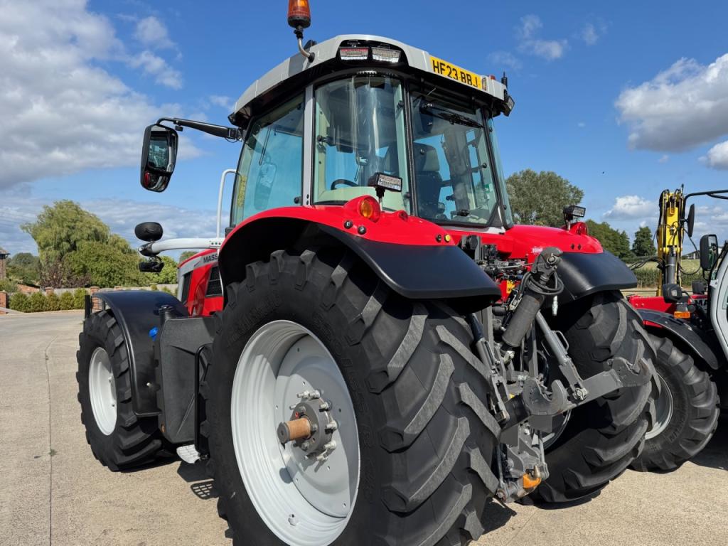 Massey Ferguson 7S.210