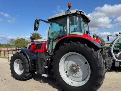 Massey Ferguson 7S.210