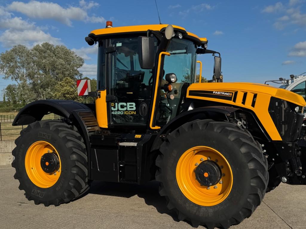 JCB 4220 iCON