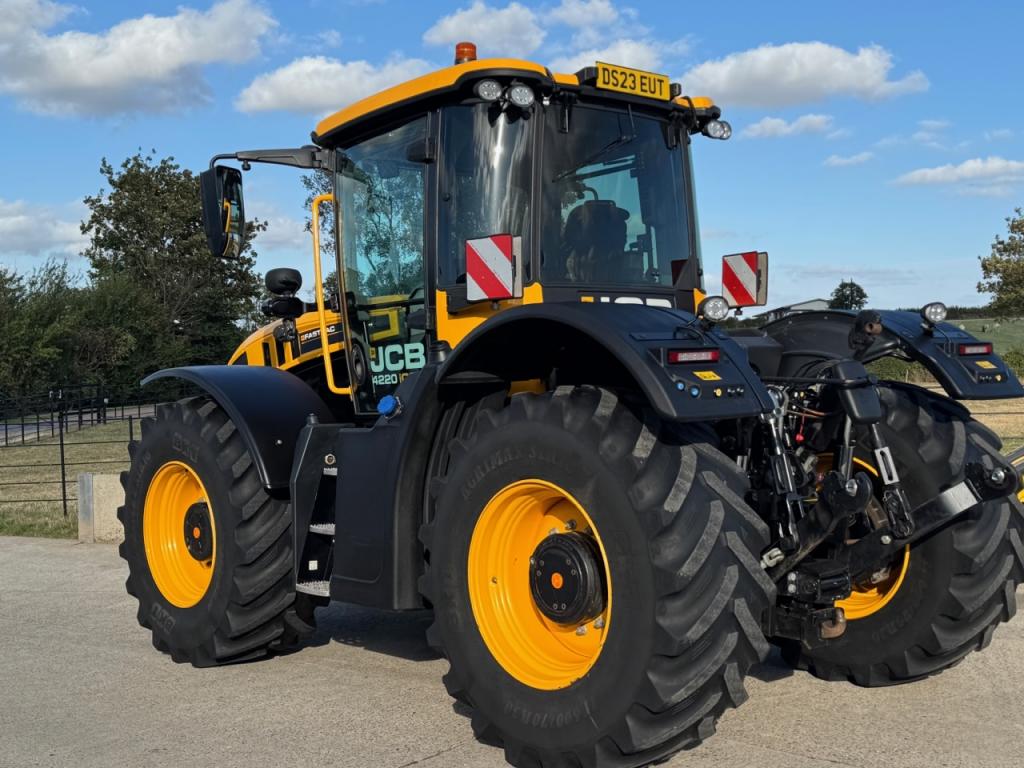 JCB 4220 iCON