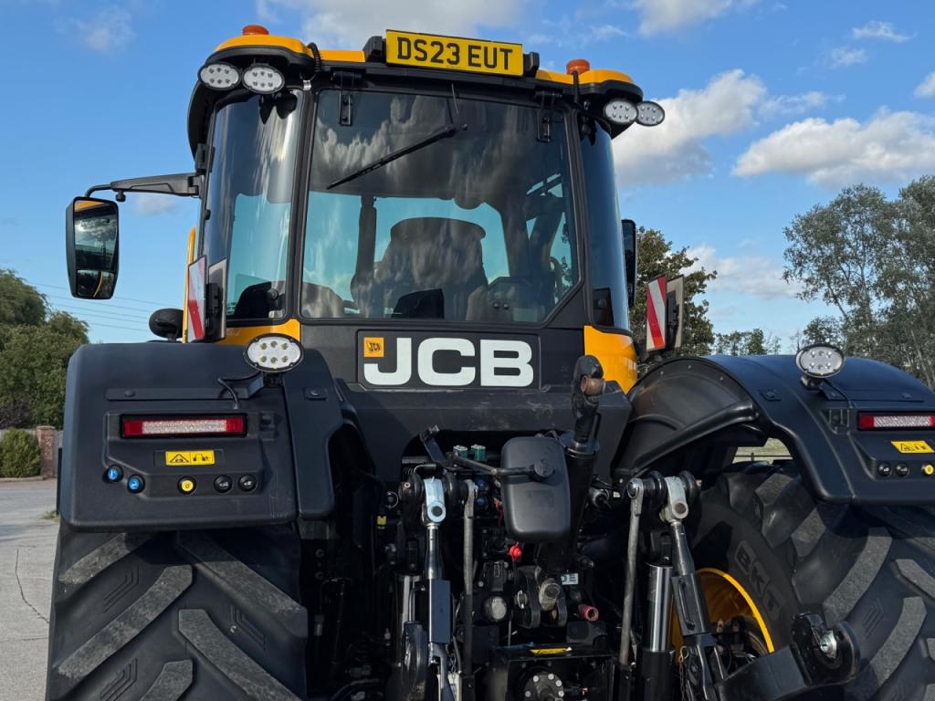 JCB 4220 iCON