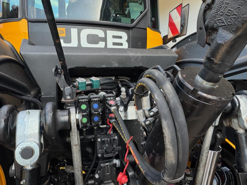 JCB 4220 iCON
