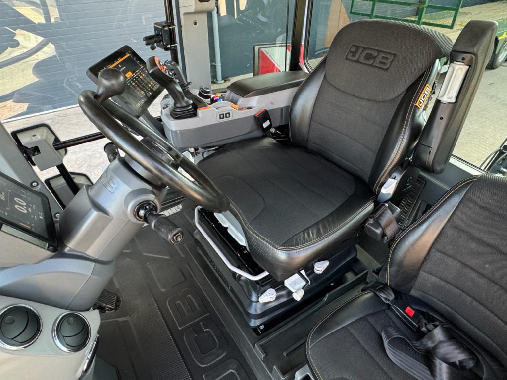 JCB 4220 iCON