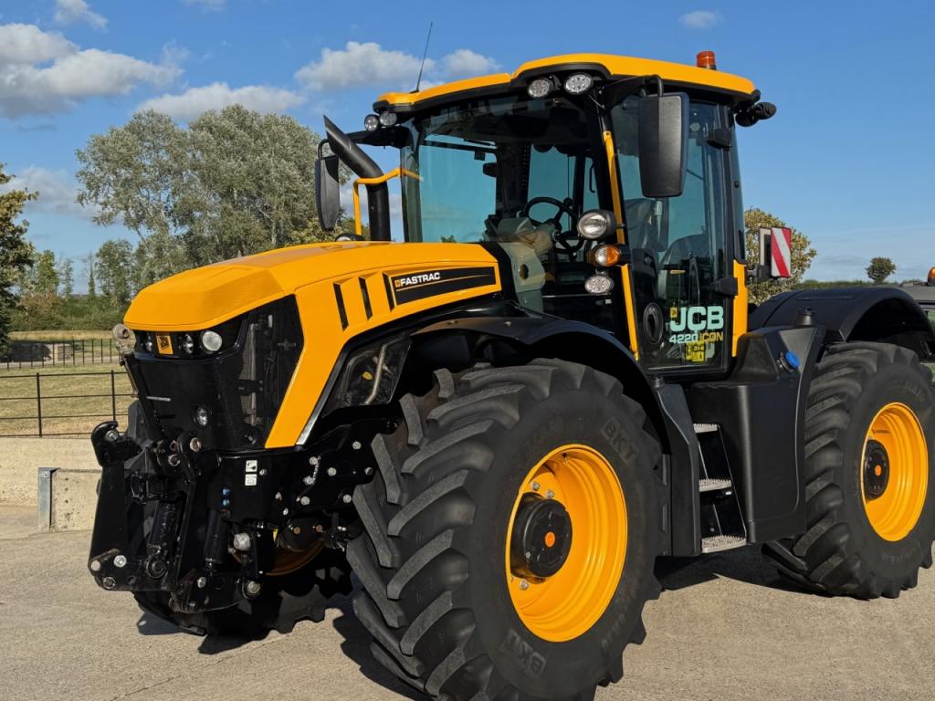 JCB 4220 iCON