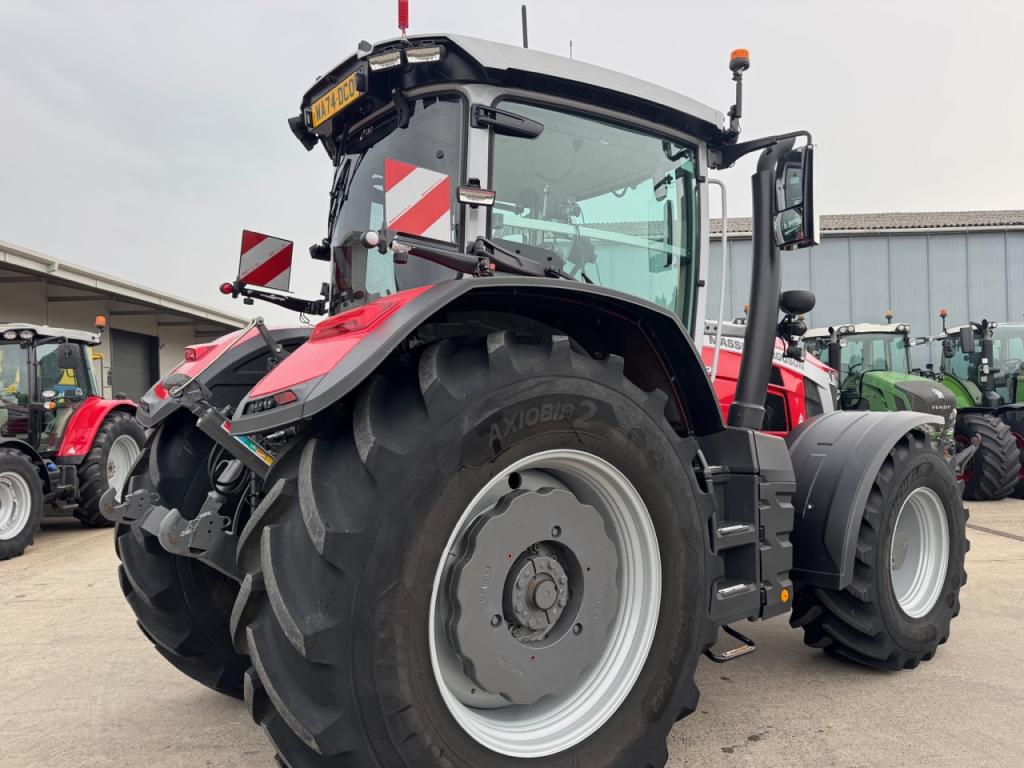 Massey Ferguson 8S.305