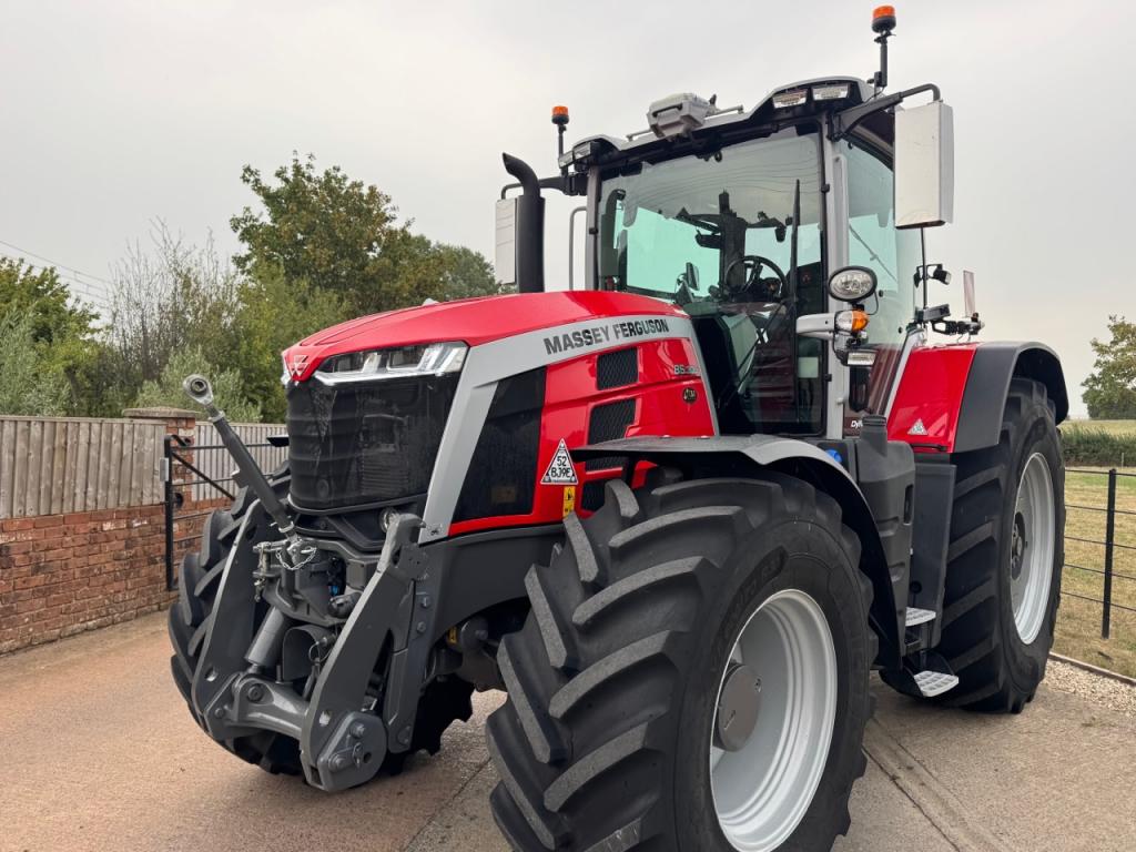 Massey Ferguson 8S.305