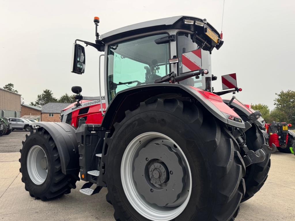 Massey Ferguson 8S.305