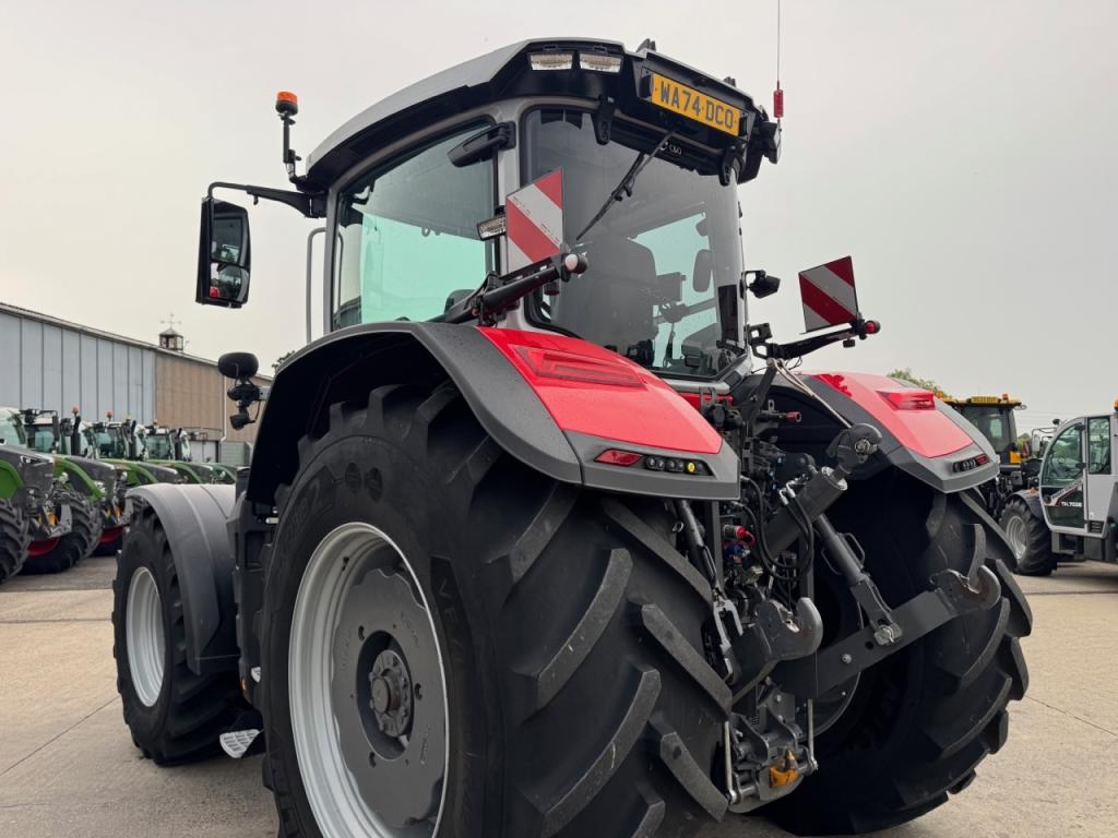Massey Ferguson 8S.305
