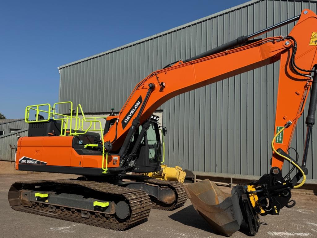 Develon DX 225LC