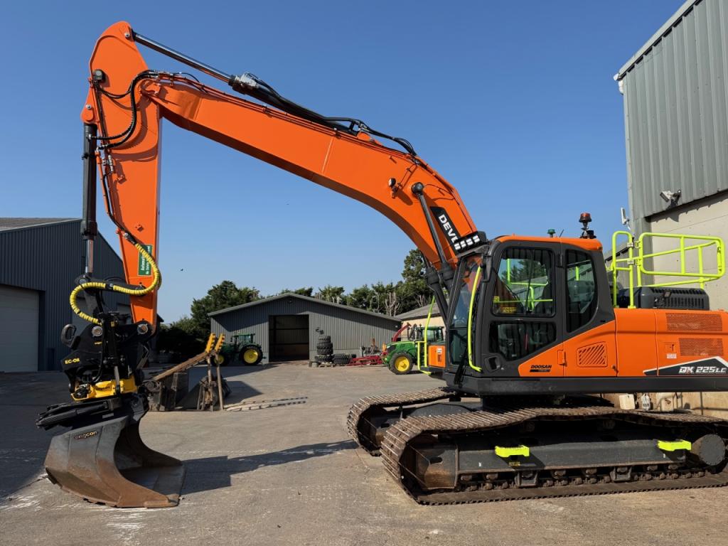 Develon DX 225LC