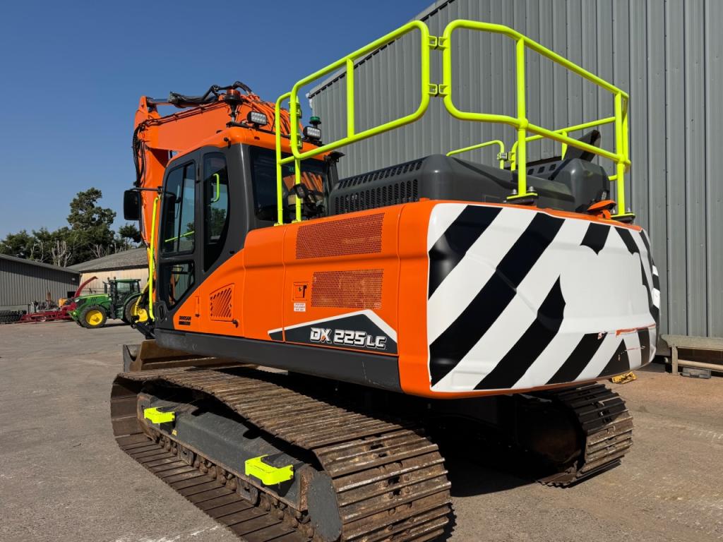 Develon DX 225LC