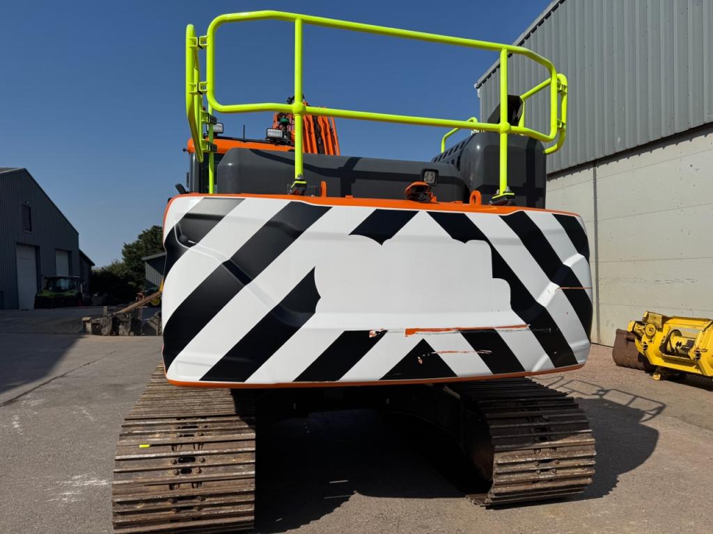 Develon DX 225LC