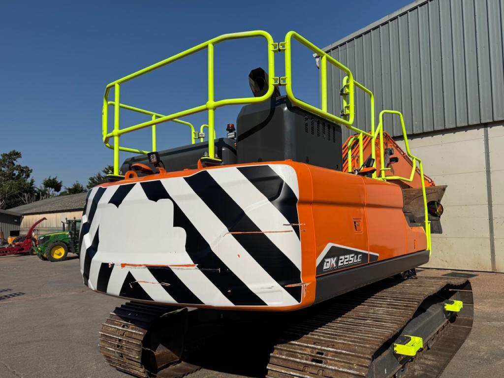 Develon DX 225LC
