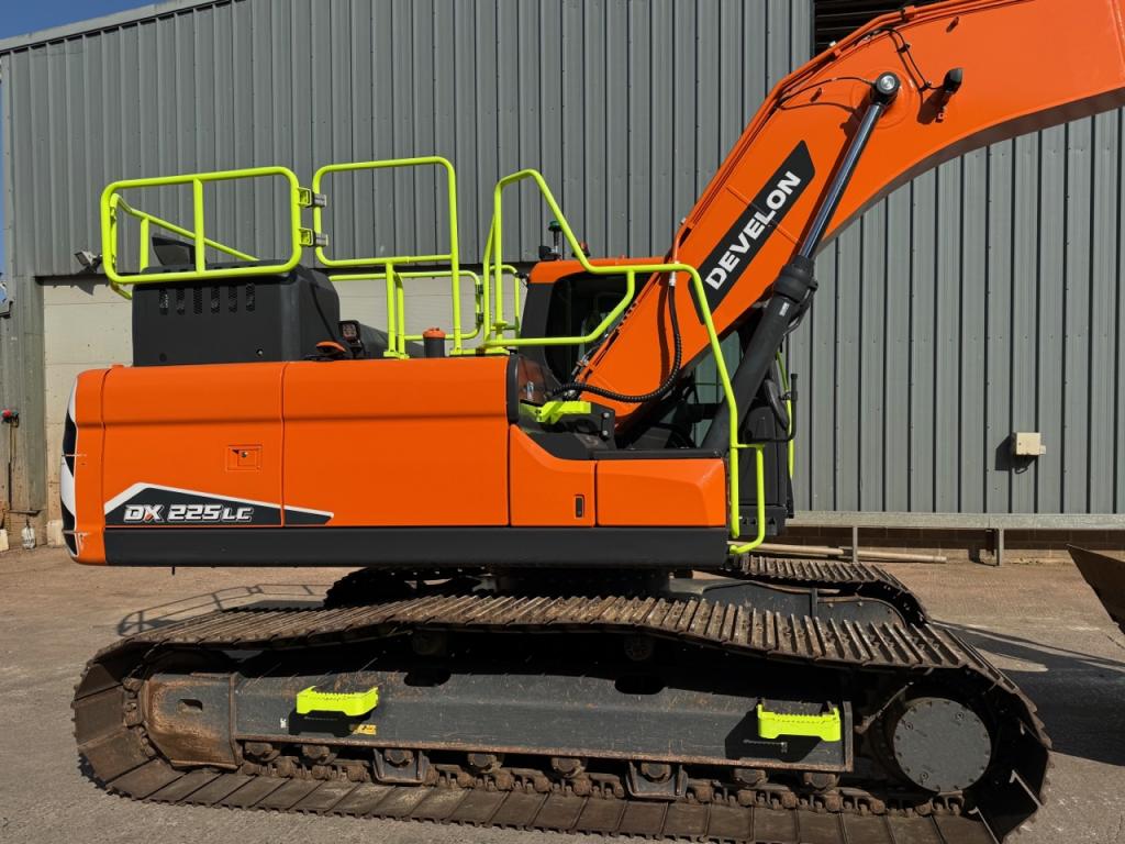 Develon DX 225LC