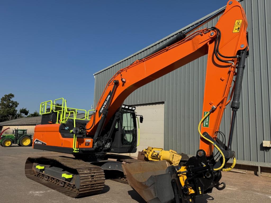 Develon DX 225LC