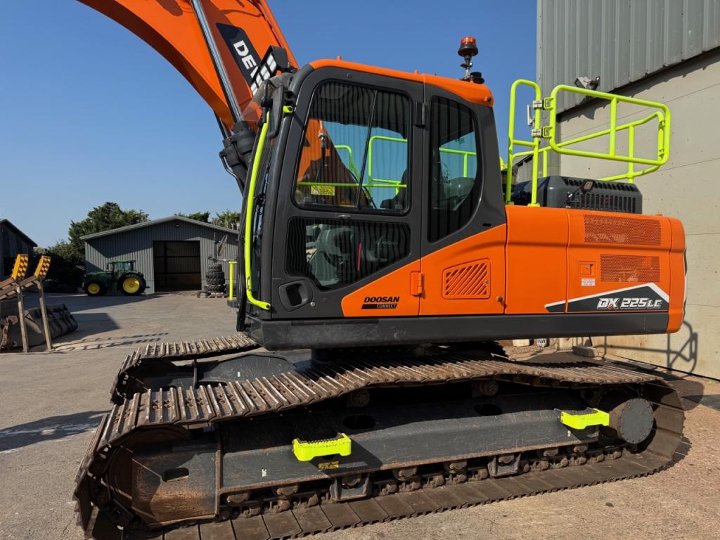 Develon DX 225LC