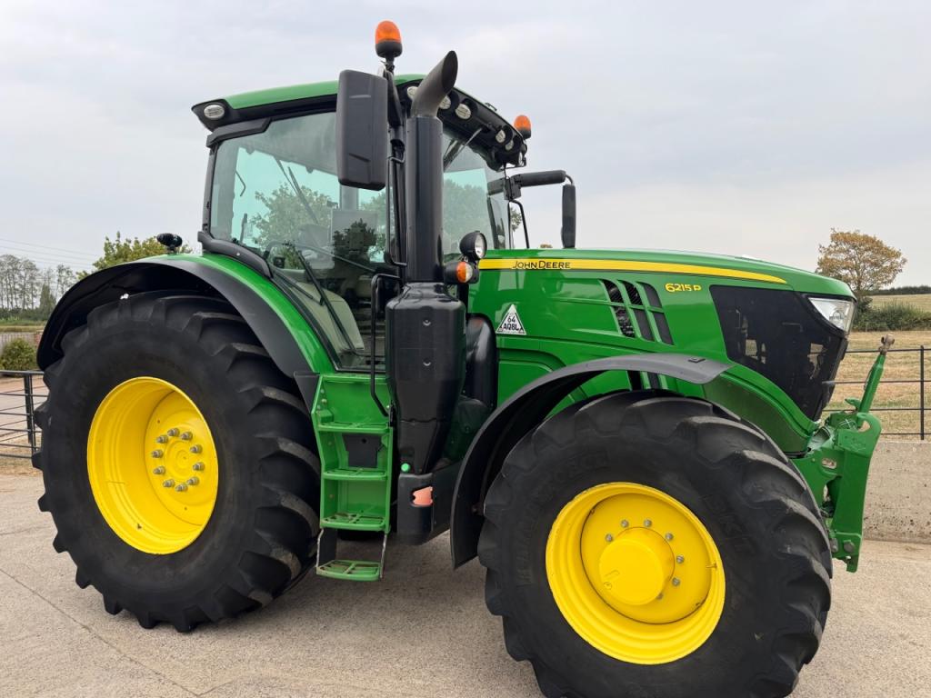 John Deere 6215R