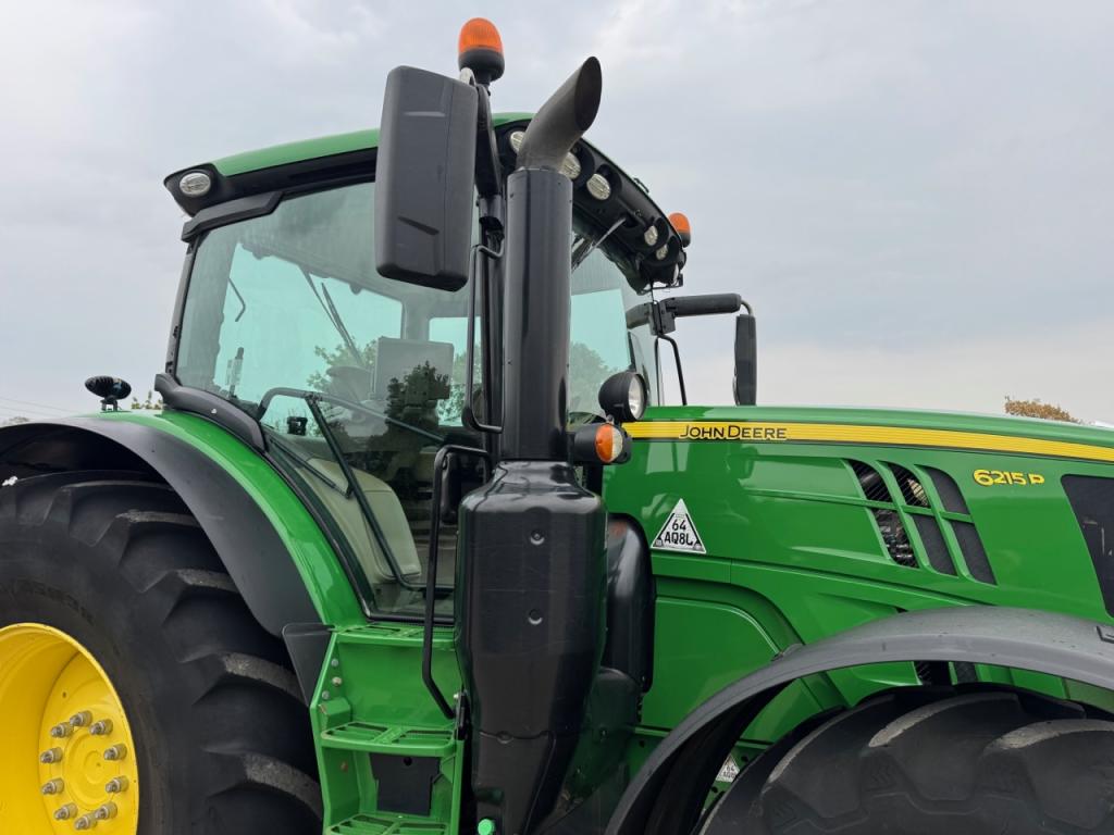 John Deere 6215R