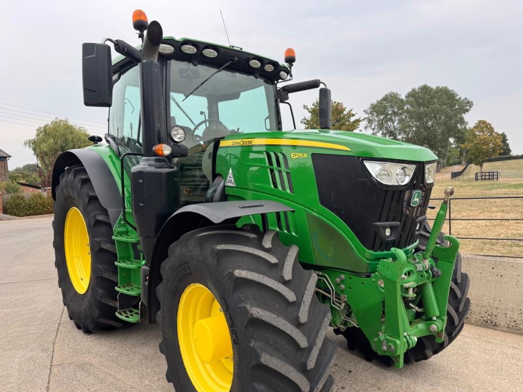 John Deere 6215R