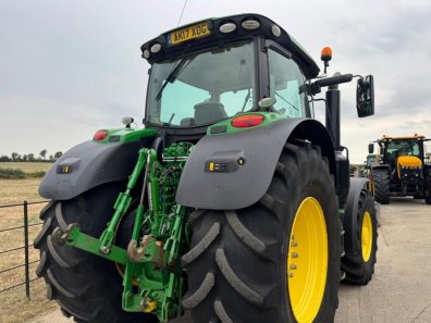 John Deere 6215R