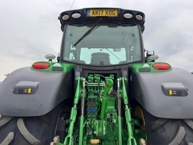 John Deere 6215R