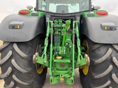 John Deere 6215R