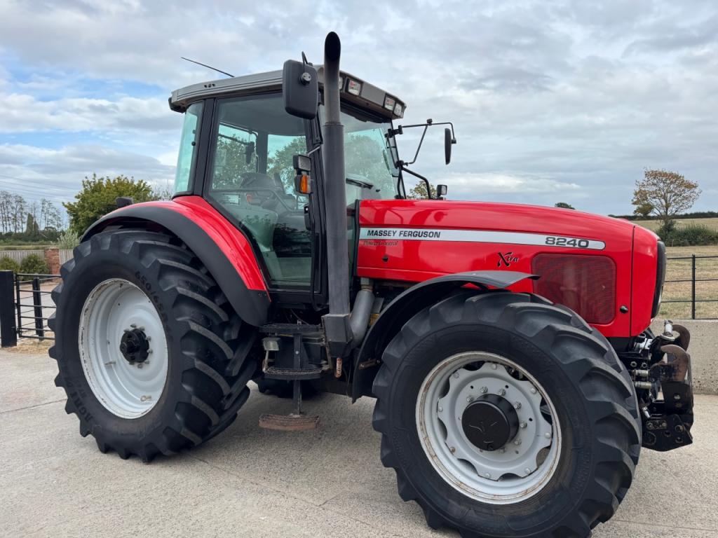 Massey Ferguson 8240 Xtra