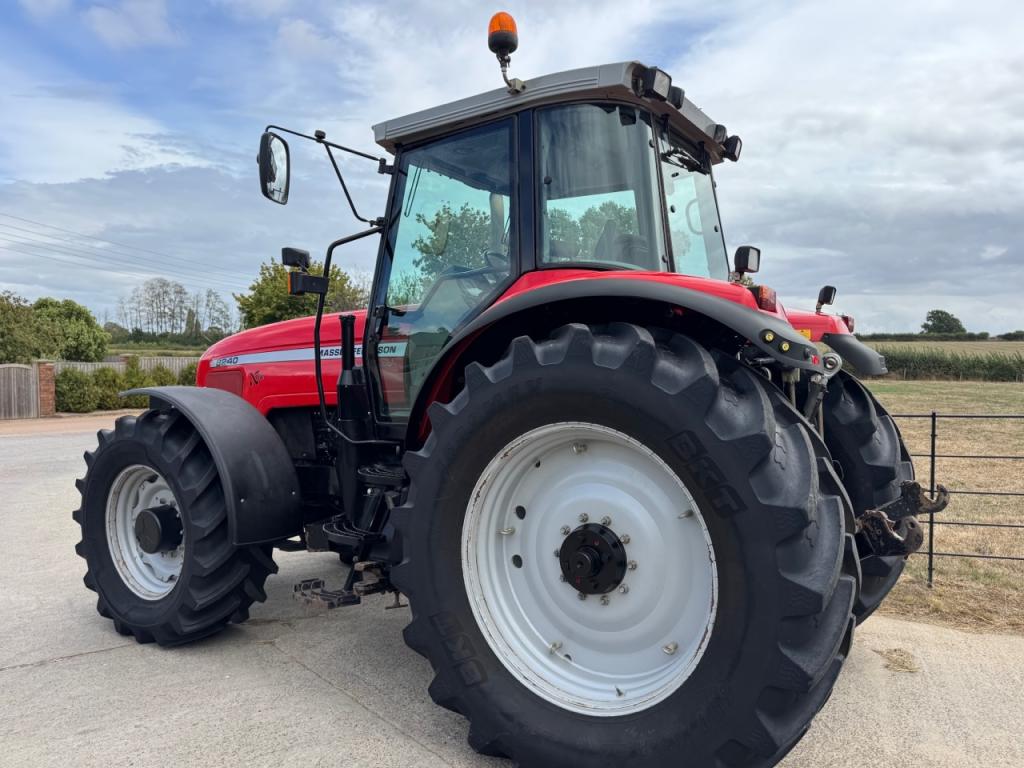 Massey Ferguson 8240 Xtra