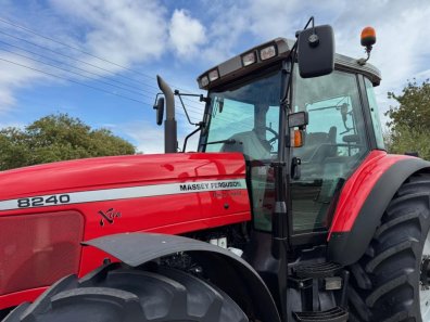 Massey Ferguson 8240 Xtra