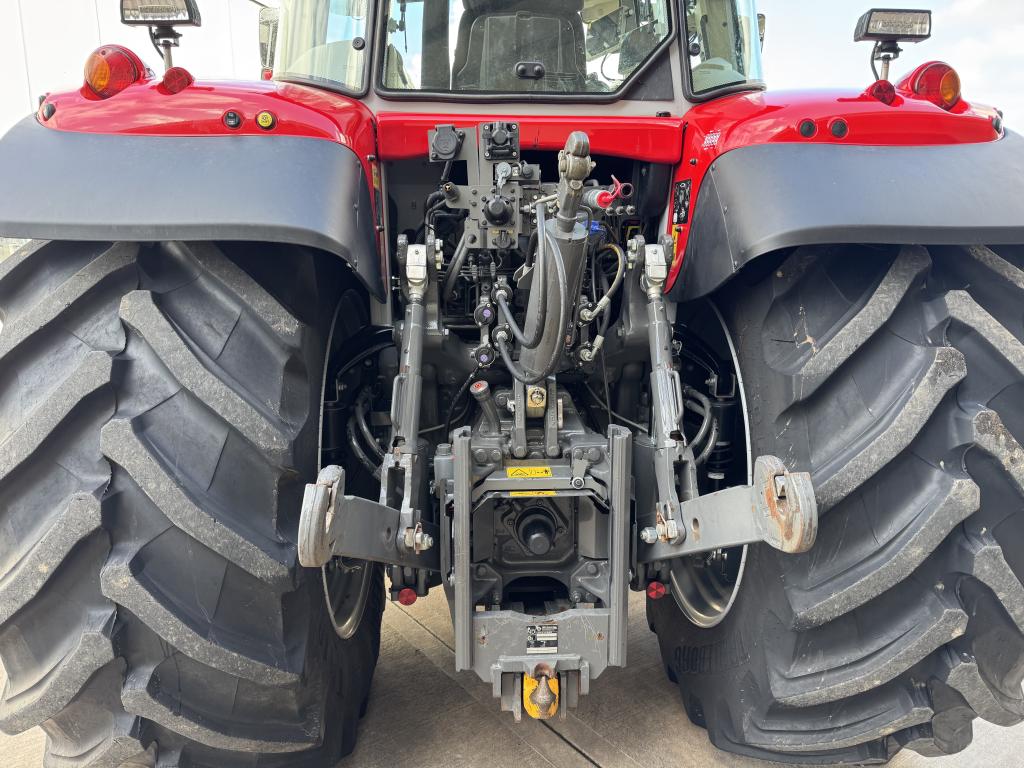 Massey Ferguson 7S.210 Exclusive