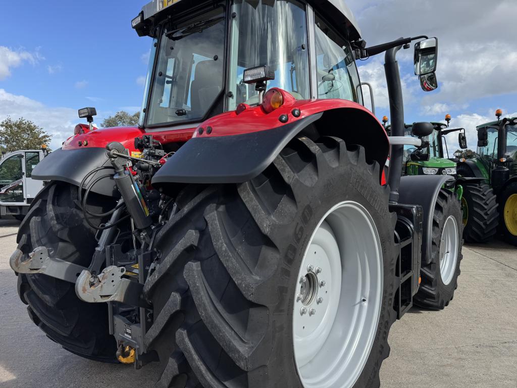 Massey Ferguson 7S.210 Exclusive