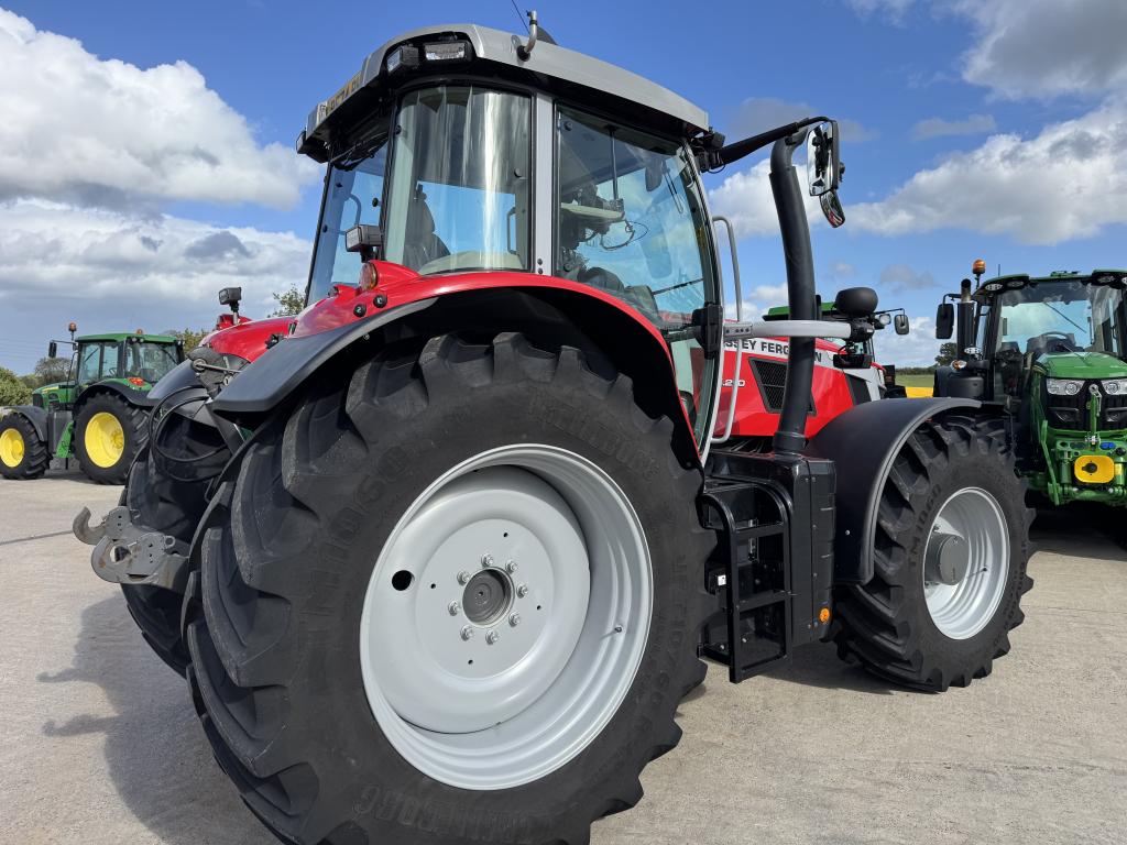 Massey Ferguson 7S.210 Exclusive