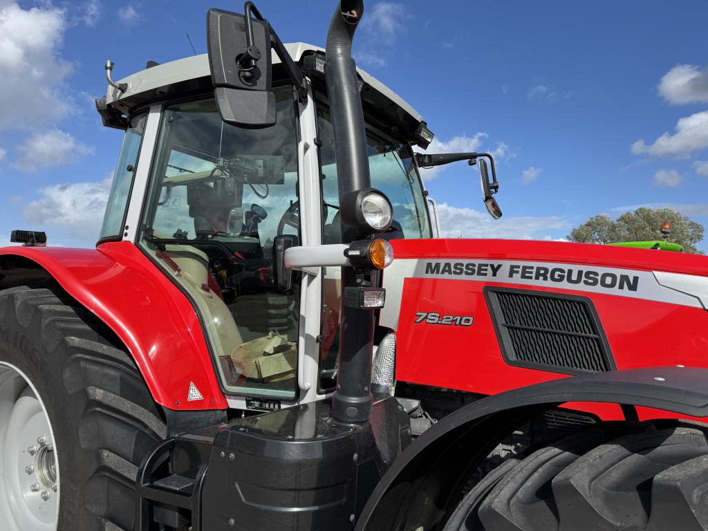 Massey Ferguson 7S.210 Exclusive