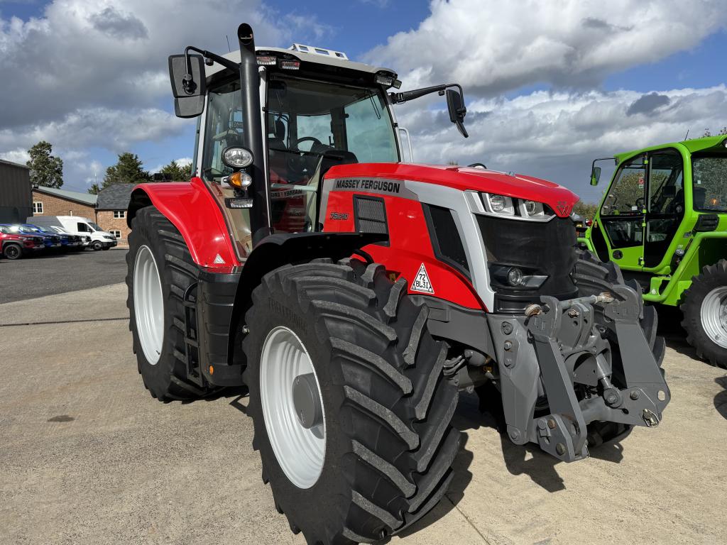 Massey Ferguson 7S.210 Exclusive