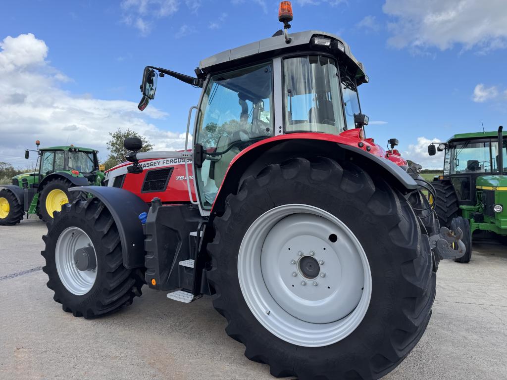 Massey Ferguson 7S.210 Exclusive