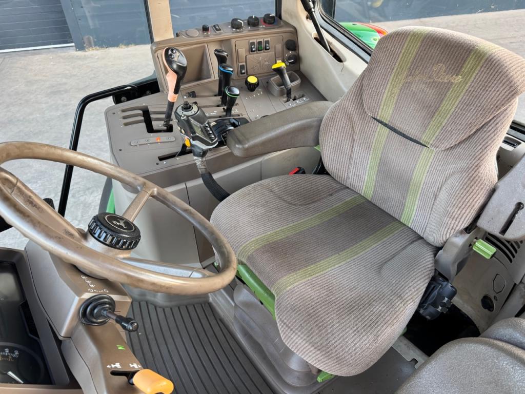 John Deere 6830 Standard