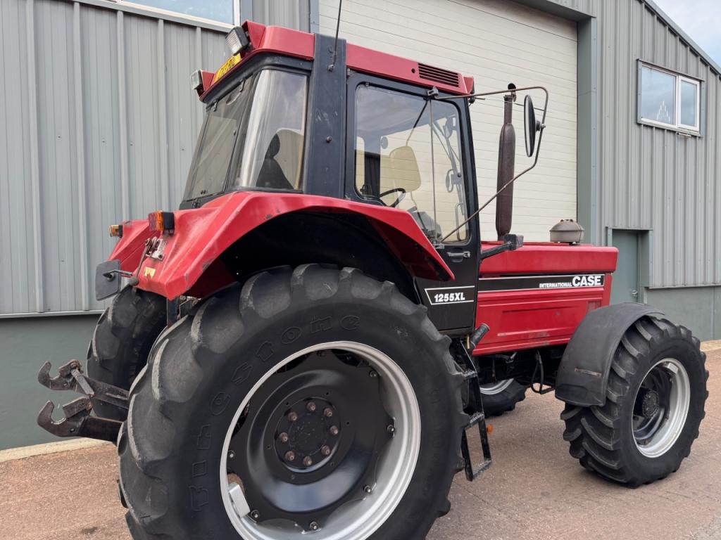 Case International 1255XL